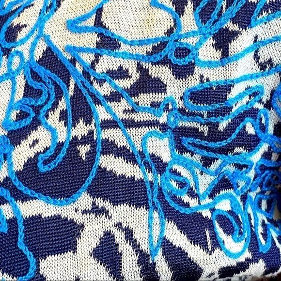 ZOZO embroidered light Navy and white shrug {D} - Picture 7 of 7